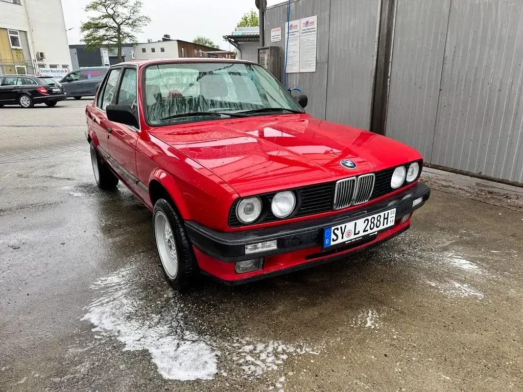 Gebraucht BMW 318 Basis 113 PS (83 kW) 1988 Rot Limousine