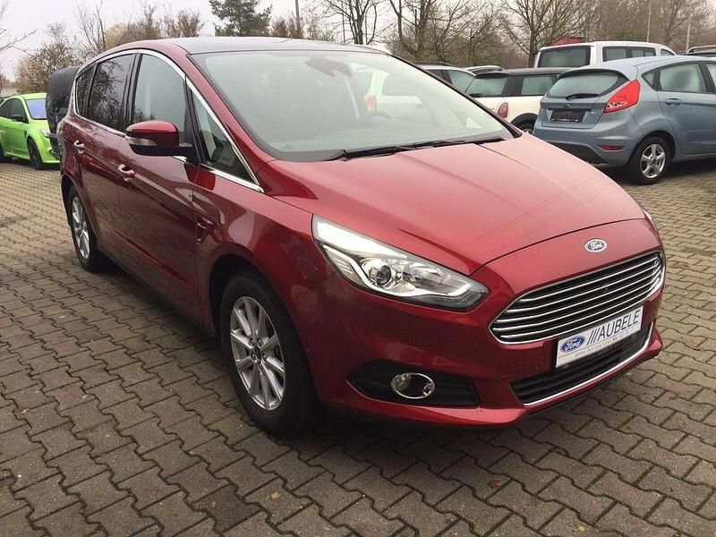 Rot Gebraucht 2017 Ford S-MAX Titanium Van / Kleinbus | 19.690 € (Etwas zu teuer) - Bild 1/1