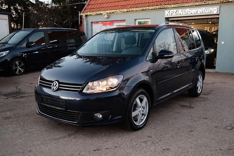 Blau Gebraucht 2014 VW Touran Life Van / Kleinbus | 8.495 € (Superpreis) - Bild 1/4