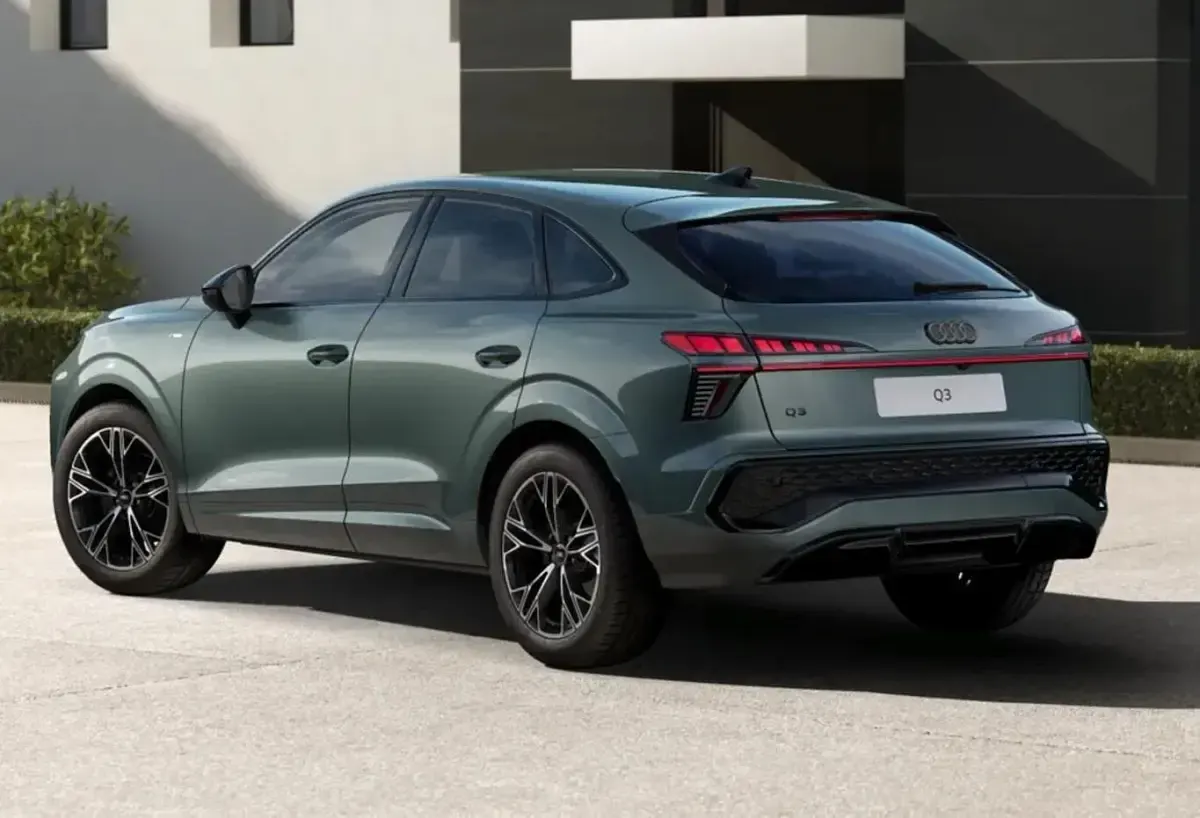 Neu Audi Q3 Sportback Advanced 150 PS (110 kW) 2025 Salbeigrün metallic SUV