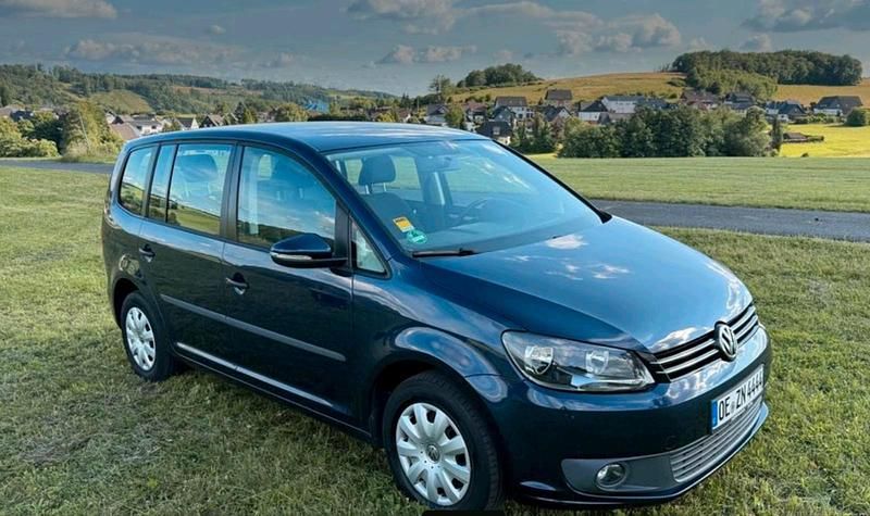 Blau Gebraucht 2014 VW Touran Van / Kleinbus | 7.799 € (Guter Preis) - Bild 1/4