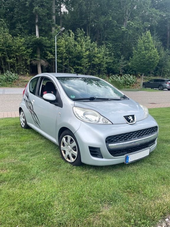 Silber Gebraucht 2009 Peugeot 107 Filou Kleinwagen | 1.790 € (Fairer Preis) - Bild 1/4