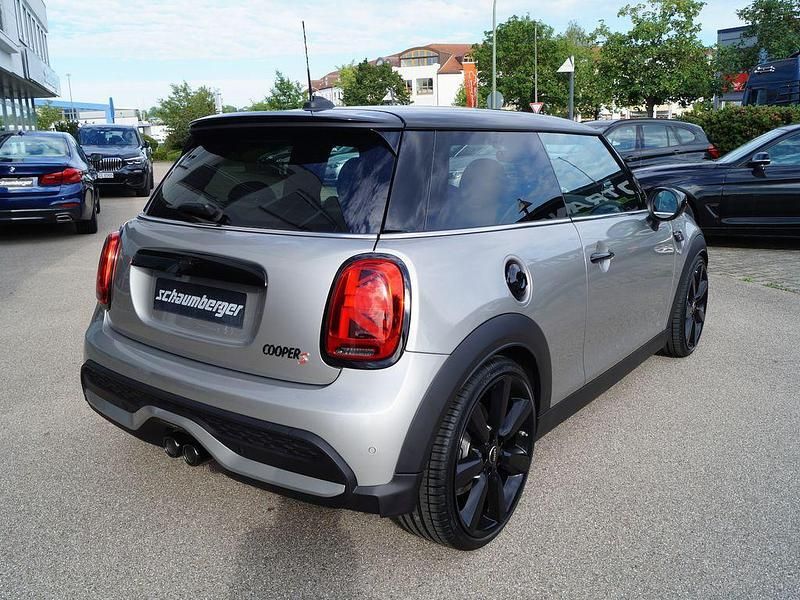 Gebraucht Mini Cooper S Classic 178 PS (130 kW) 2024 Meltingsilver iii Kleinwagen