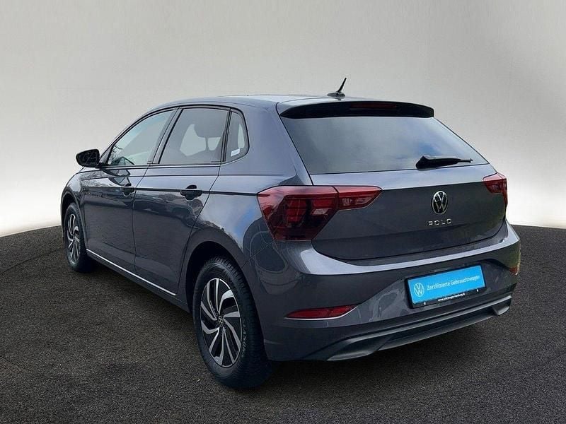 Gebraucht VW Polo Life 95 PS (69 kW) 2023 5w rauchgrau metallic Kleinwagen