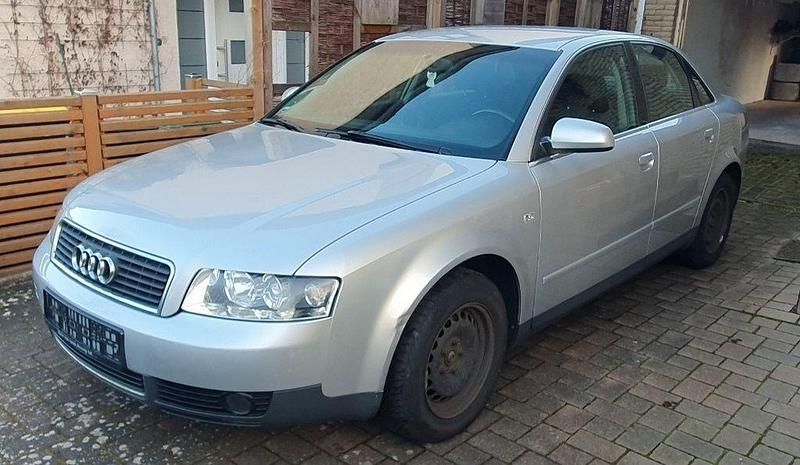 Silber Gebraucht 2001 Audi A4 Limousine | 549 € (Superpreis) - Bild 1/4