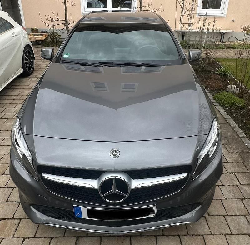 Gebraucht Mercedes A180 122 PS (89 kW) 2017 Grau Kleinwagen