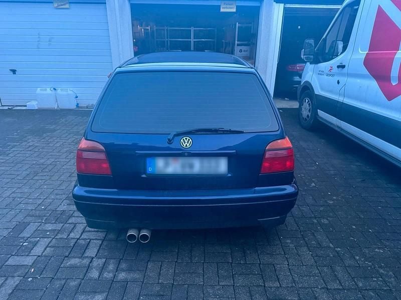 Second-hand VW Golf 65 CP (47 kW) 1996 Albastru Coupe