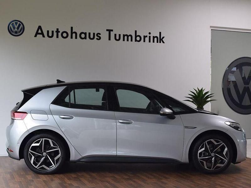 Gebraucht VW ID.3 Pro Performance 150 kW (204 PS) 2023 Scale silver metallic schwarz Kleinwagen