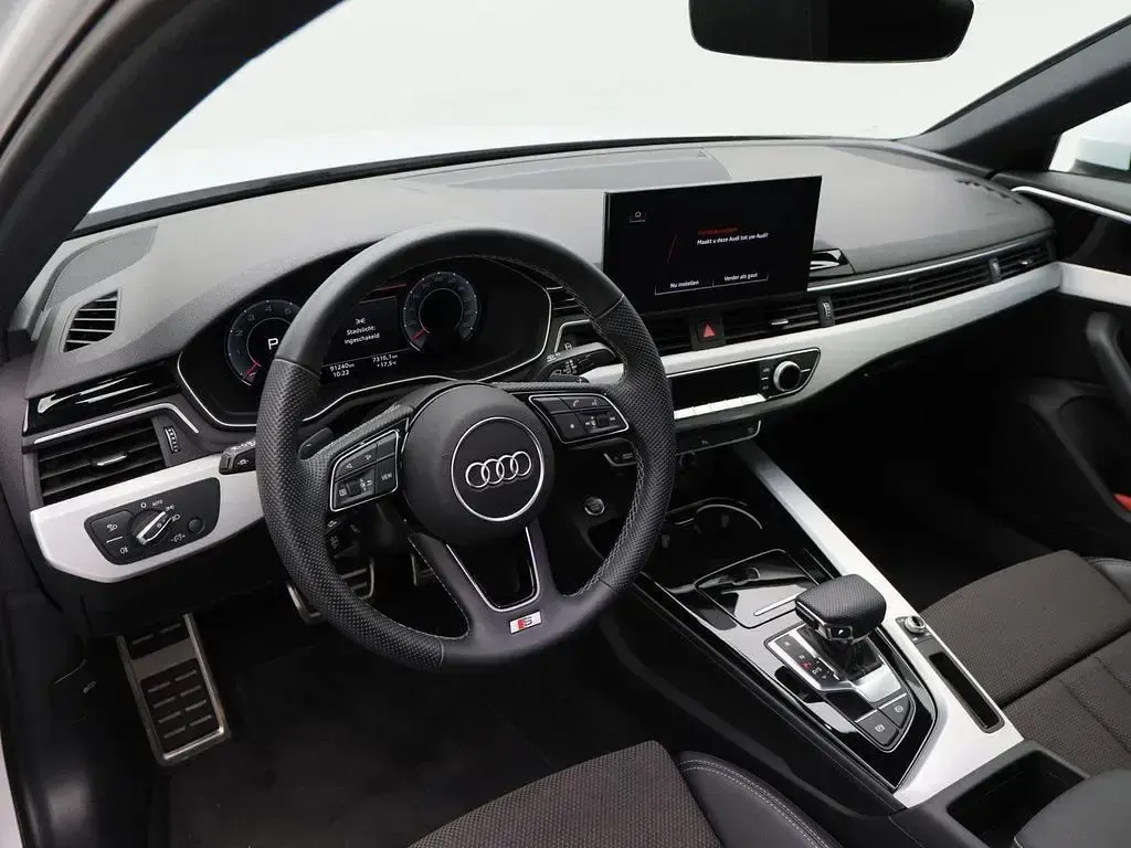 Gebraucht Audi A4 Competition 150 PS (110 kW) 2024 Weiß Limousine