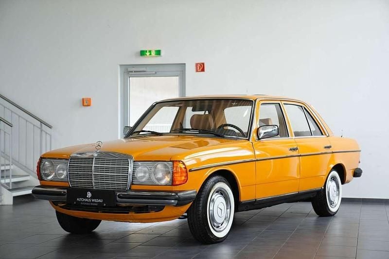 Gebraucht Mercedes 230 109 PS (80 kW) 1980 Orange Limousine