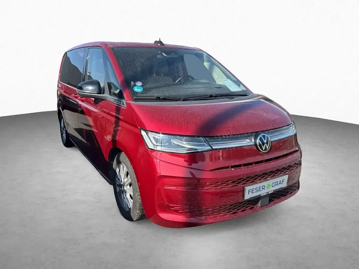 Używany VW Multivan Life 150 KM (110 kW) 2022 Czerwony Minivan