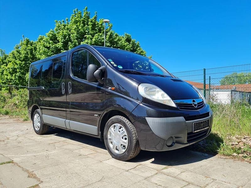 Używany Opel Vivaro 114 KM (83 kW) 2008 Czarny Minivan