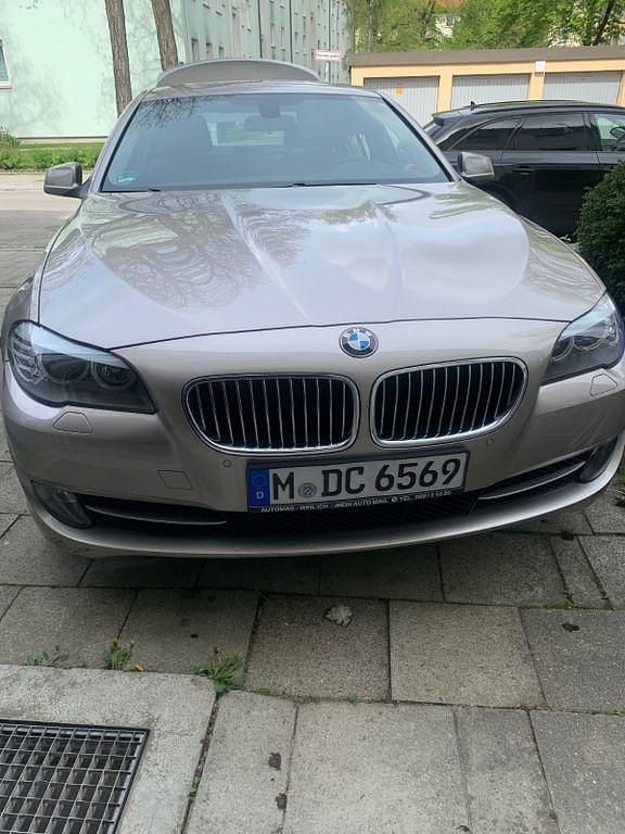Gebraucht BMW 525 218 PS (160 kW) 2012 Silber Limousine
