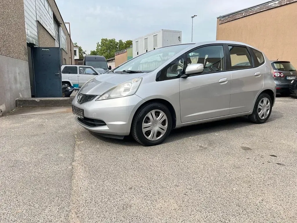 Second-hand Honda Jazz Comfort 99 CP (72 kW) 2009 Argintiu Hatchback