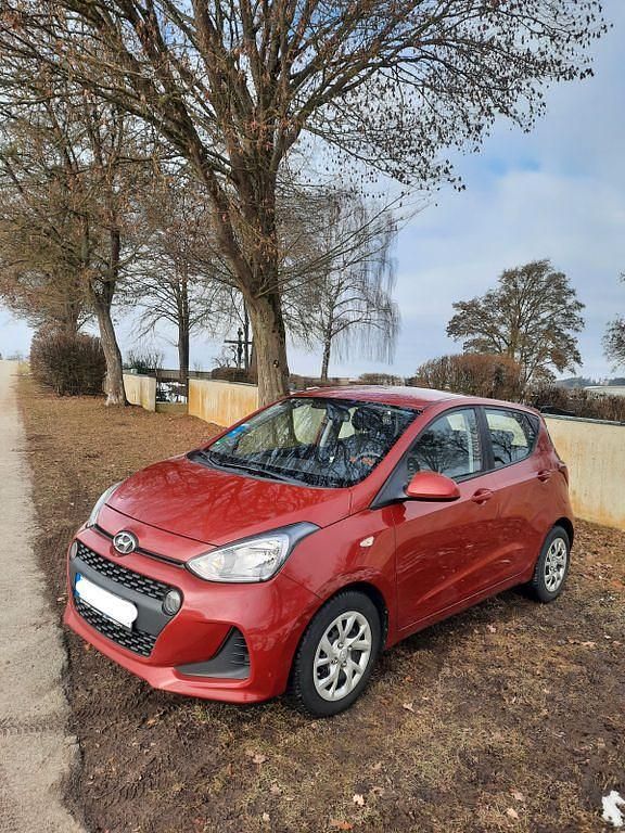 Gebraucht Hyundai i10 Trend 67 PS (49 kW) 2018 Rot Kleinwagen