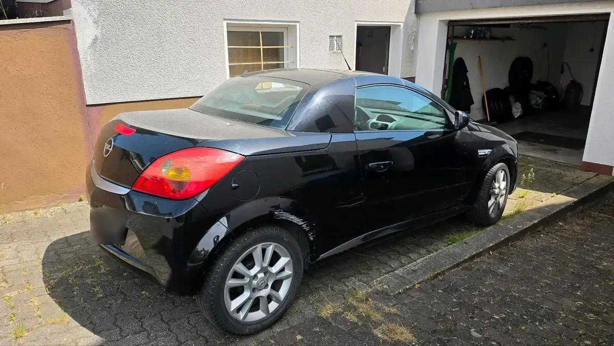 Używany Opel Tigra 90 KM (66 kW) 2006 Czarny Kabriolet