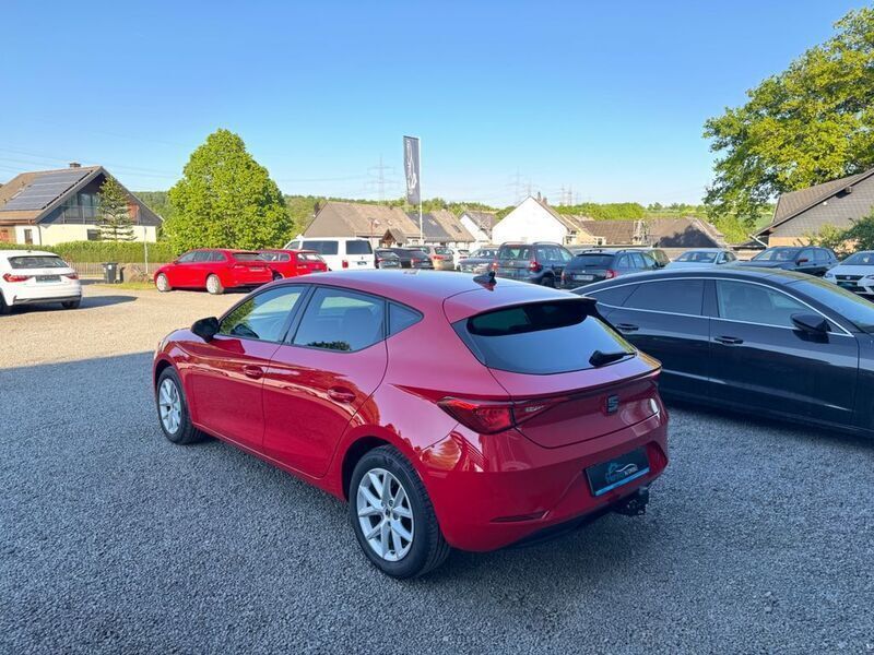 Gebraucht Seat Leon Style 116 PS (85 kW) 2022 Rot Limousine