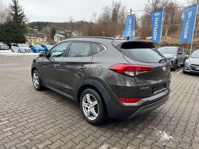 Gebraucht Hyundai Tucson Premium 177 PS (130 kW) 2016 Moon rock SUV