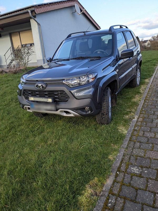 Gebraucht Lada niva 80 PS (58 kW) 2021 Grau SUV