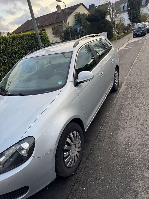 Gebraucht VW Golf VII Trendline 105 PS (77 kW) 2012 Silber Kombi