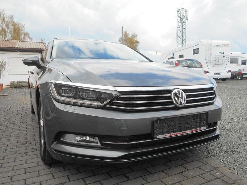 Gebraucht VW Passat 120 PS (88 kW) 2016 Grau Kombi