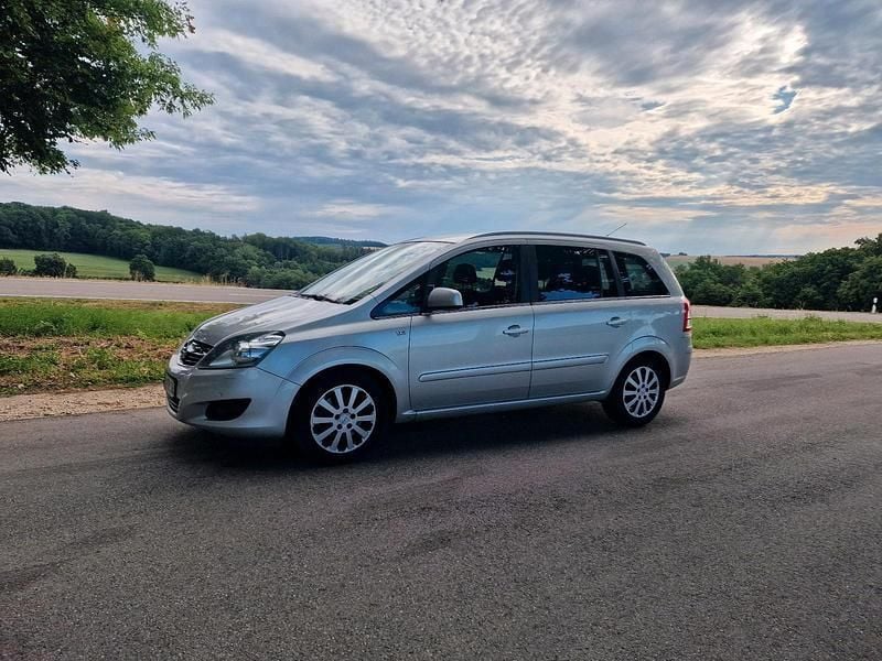 Silber Gebraucht 2012 Opel Zafira Van / Kleinbus | 4.850 € (Fairer Preis) - Bild 1/4