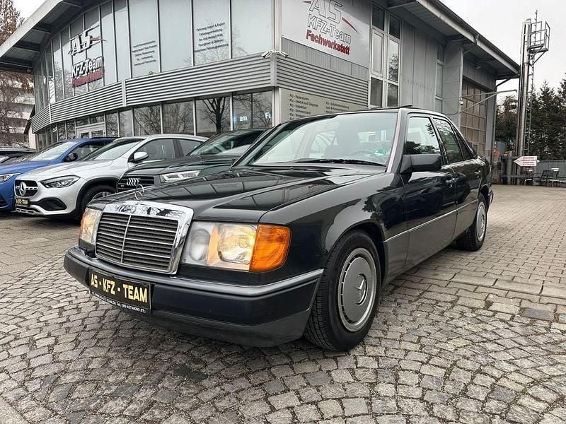 Gebraucht Mercedes 230 132 PS (97 kW) 1990 Schwarz Limousine