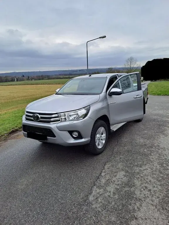 Gebraucht Toyota HiLux 150 PS (110 kW) 2020 Silber Pickup