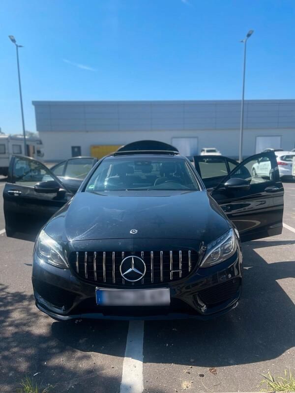 Schwarz Gebraucht 2017 Mercedes C300 Limousine | 26.000 € (Fairer Preis) - Bild 1/4