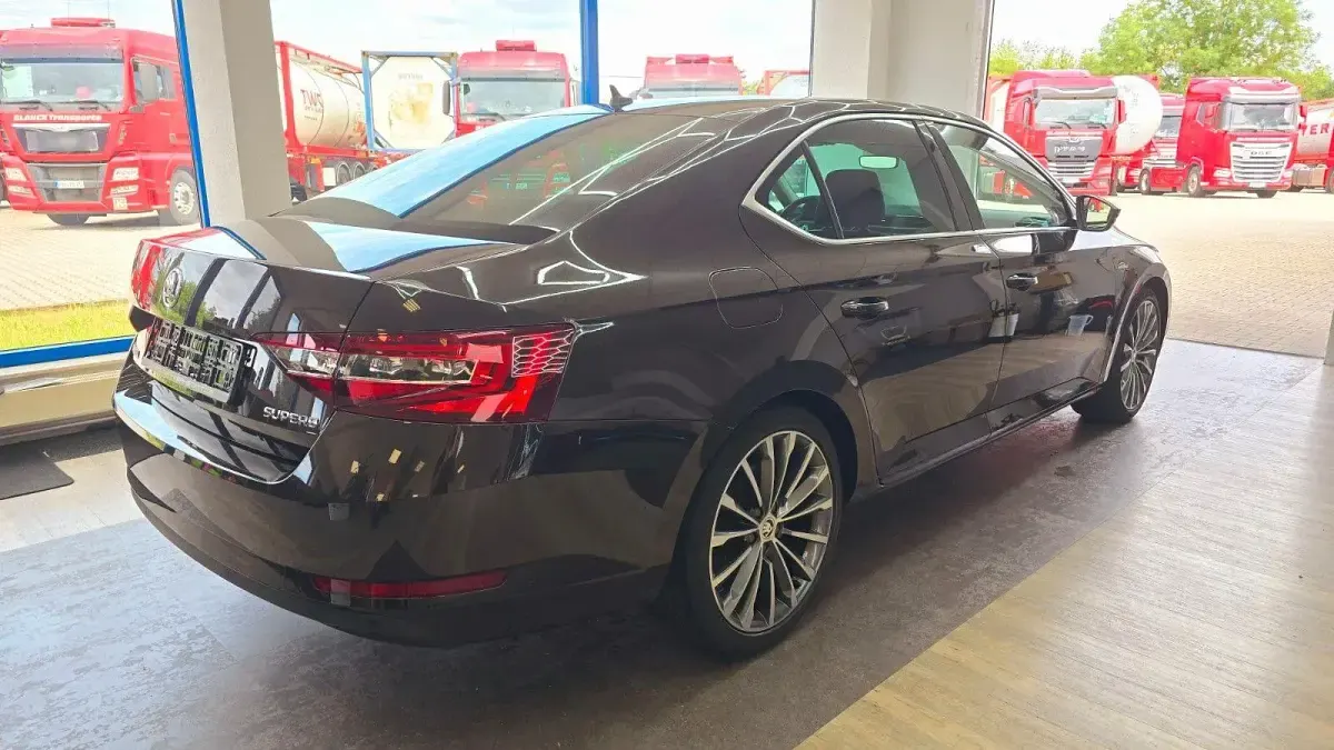 Gebraucht Skoda Superb LAURIN & KLEMENT 190 PS (139 kW) 2015 Braun Limousine