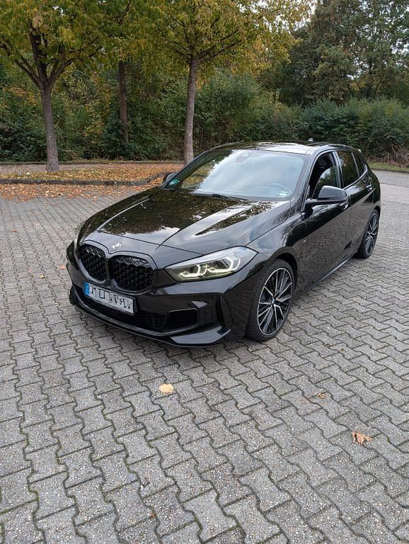 Schwarz Gebraucht 2021 BMW M135 Shadowline Kleinwagen | 32.999 € (Fairer Preis) - Bild 1/4