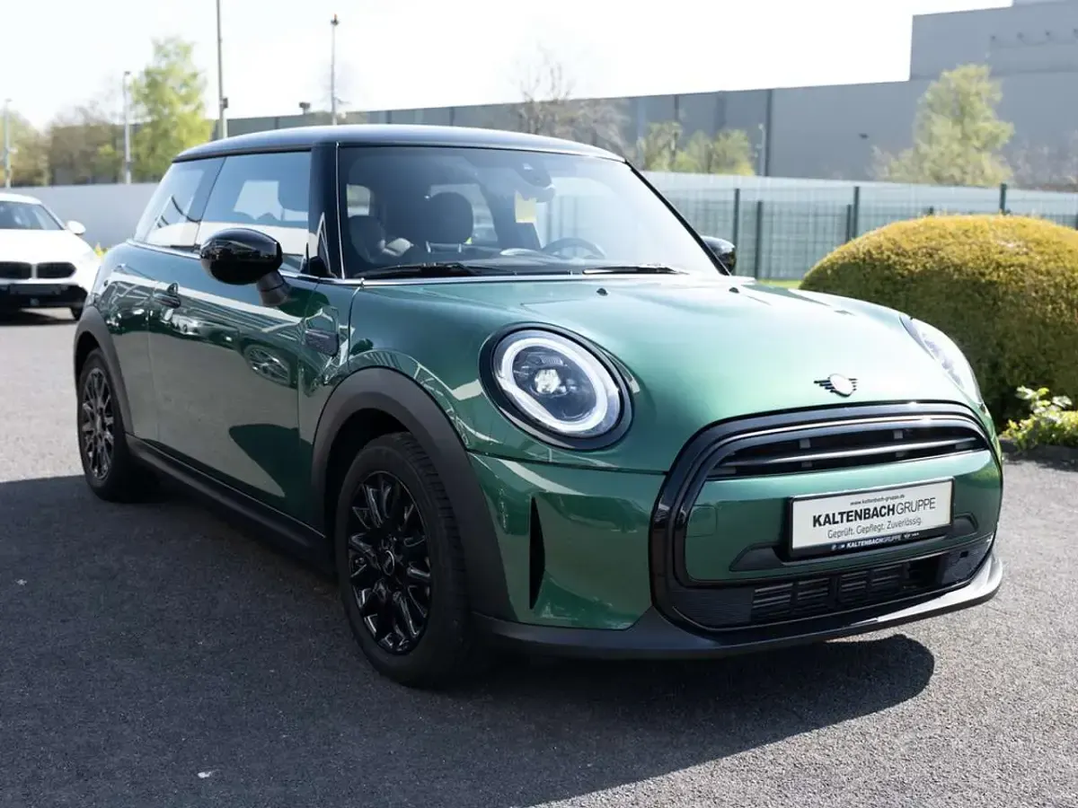 Używany Mini Cooper Classic 136 KM (100 kW) 2023 Zielony Hatchback