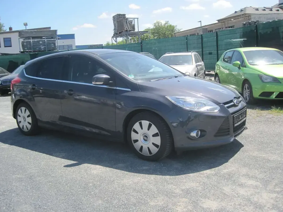 Gebraucht Ford Focus Titanium 182 PS (133 kW) 2011 Midnight skygrau metallic Kleinwagen