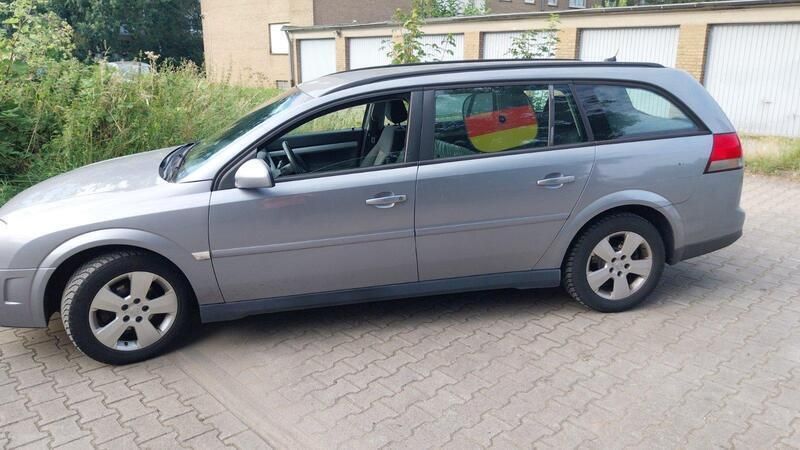 Grau Gebraucht 2005 Opel Vectra Kombi | 2.333 € (Teuer) - Bild 1/4
