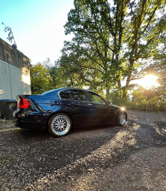 Gebraucht BMW 325 218 PS (160 kW) 2005 Blau Limousine