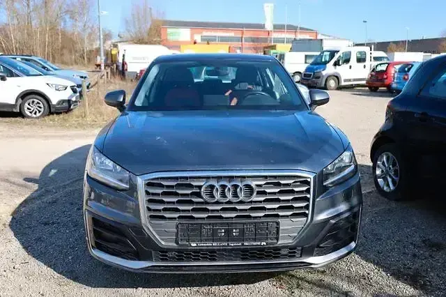 Gebraucht Audi Q2 Design 150 PS (110 kW) 2018 Grau SUV