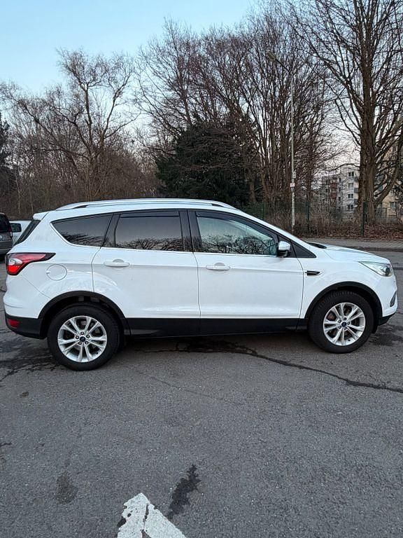 Gebraucht Ford Kuga Titanium 150 PS (110 kW) 2017 Weiß SUV