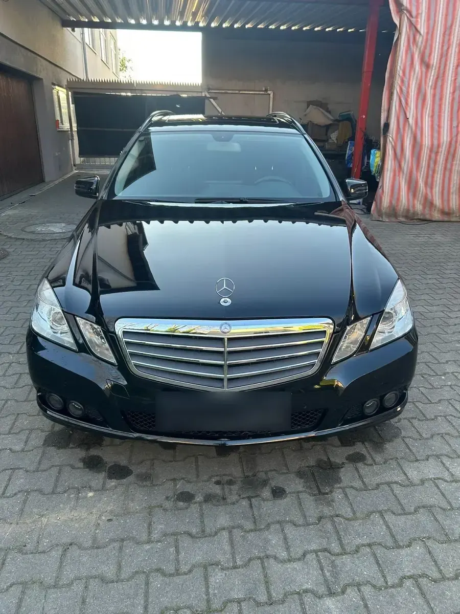 Second-hand Mercedes E200 184 CP (135 kW) 2010 Negru Break