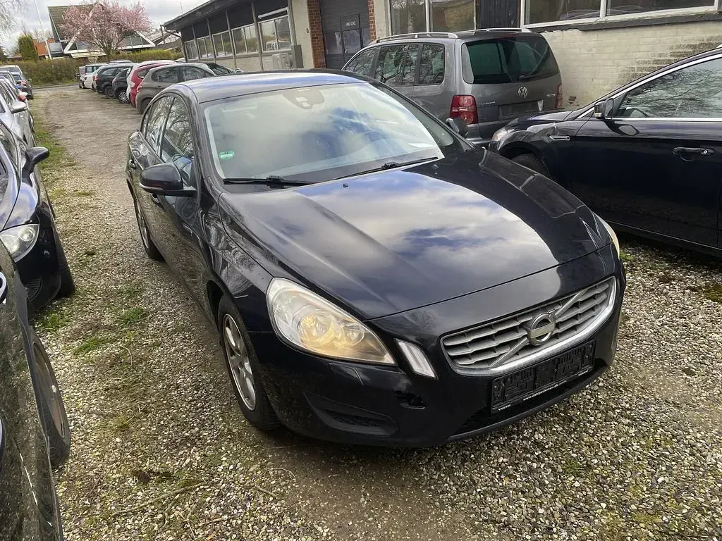 Gebraucht Volvo S60 Kinetic 114 PS (83 kW) 2013 Schwarz Limousine