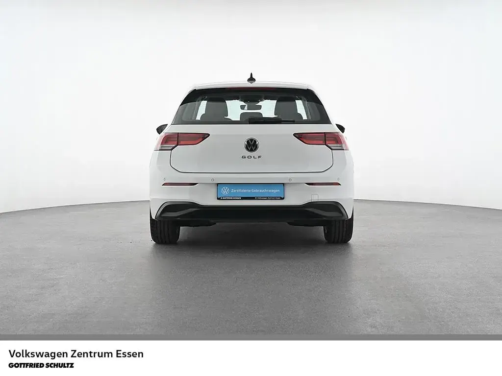 Gebraucht VW Golf VIII Life 150 PS (110 kW) 2024 Weiss Limousine