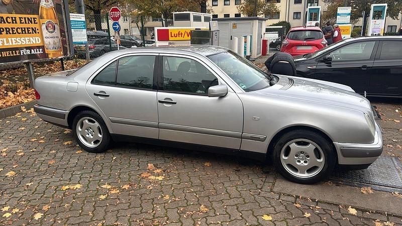 Gebraucht Mercedes E240 Elegance 170 PS (125 kW) 1999 Limousine