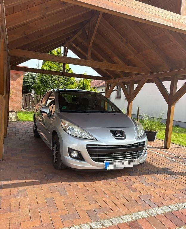 Silber Gebraucht 2011 Peugeot 207 Tendance Limousine | 2.900 € (Guter Preis) - Bild 1/4