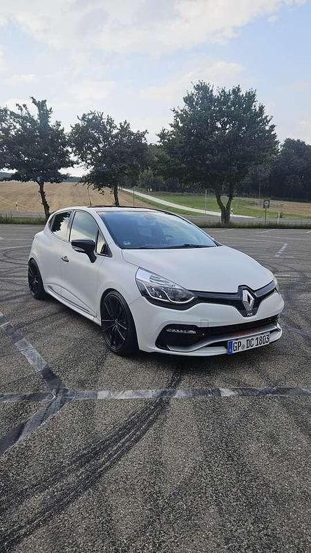 Weiß Gebraucht 2015 Renault Clio IV Trophy Limousine | 15.999 € (Fairer Preis) - Bild 1/4