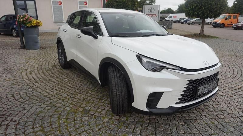 Neu Lexus LBX 136 PS (100 kW) 2025 SUV