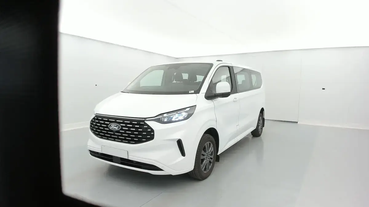 Gebraucht Ford Tourneo Titanium 150 PS (110 kW) 2024 Blanc glacier Van / Kleinbus