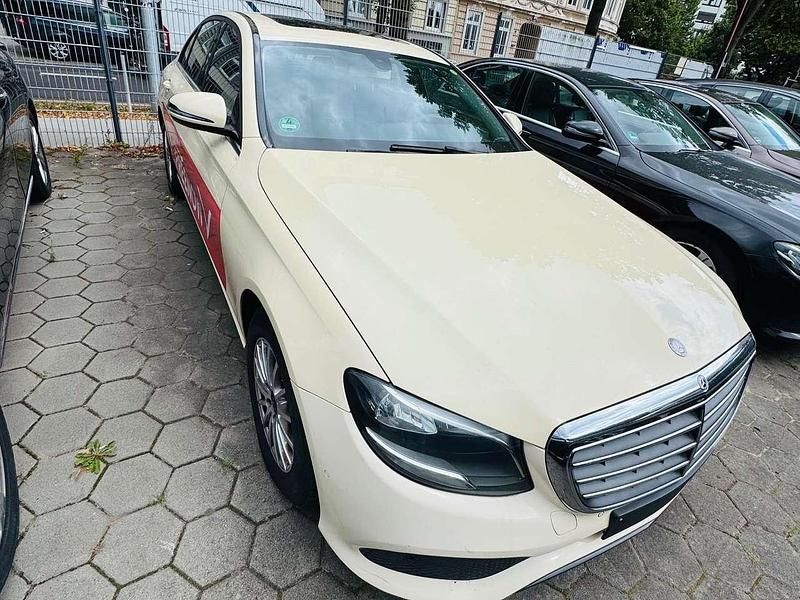 Beige Gebraucht 2017 Mercedes E200 Limousine | 7.850 € (Guter Preis) - Bild 1/4