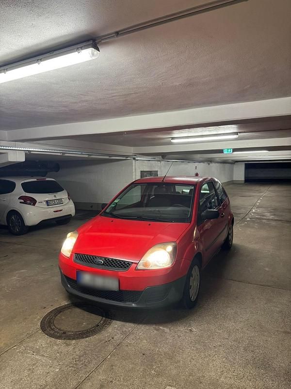 Gebraucht Ford Fiesta 59 PS (43 kW) 2005 Rot Kleinwagen