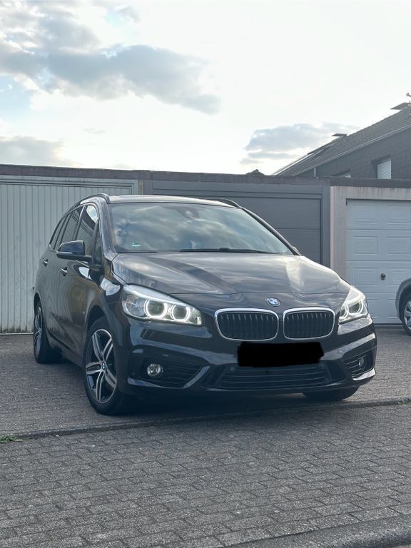 Schwarz Gebraucht 2017 BMW 220 Sport Line Van / Kleinbus | 19.450 € (Etwas zu teuer) - Bild 1/4