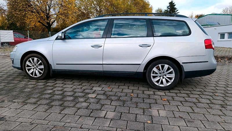 Silber Gebraucht 2008 VW Passat Kombi | 2.399 € (Guter Preis) - Bild 1/4