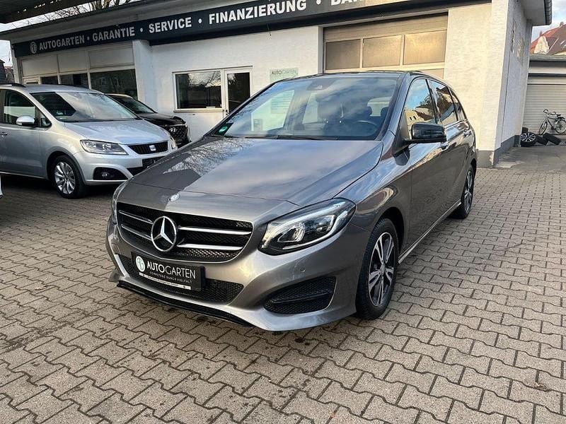 Grau Gebraucht 2015 Mercedes B200 Urban Van / Kleinbus | 12.950 € (Fairer Preis) - Bild 1/4